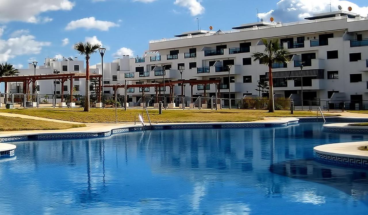 Bajo En Residencial Puerta De Alcazaba 2 *